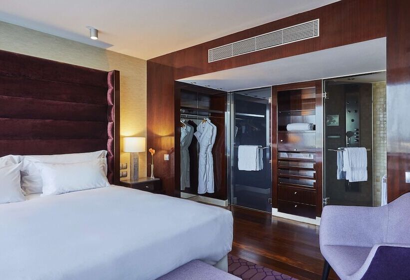 اتاق استاندارد با تخت بزرگ, Hyatt Regency Barcelona Tower