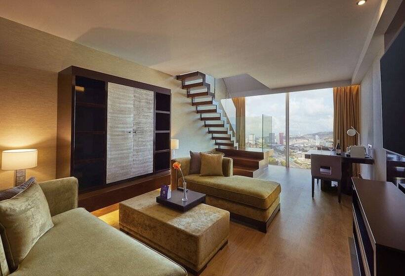 اتاق استاندارد با تخت بزرگ, Hyatt Regency Barcelona Tower