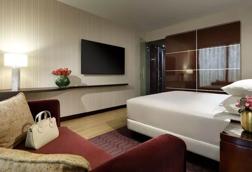 اتاق لوکس خانوادگی, Hyatt Regency Barcelona Tower