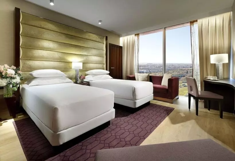 اتاق لوکس خانوادگی, Hyatt Regency Barcelona Tower