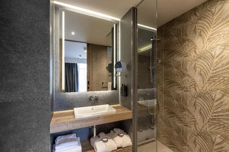 سوئیت جونیور با تخت بزرگ, Mercure Sofia City