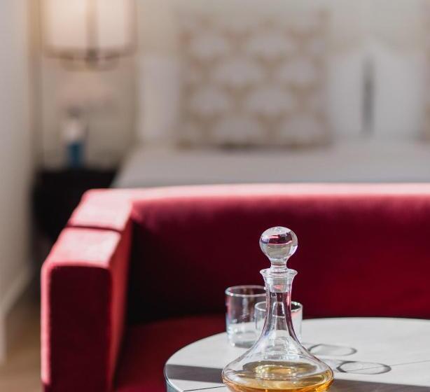 اتاق لوکس, Molina Lario