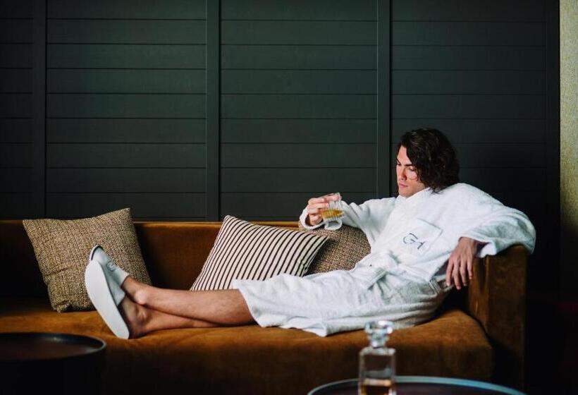 سوییت جونیور, Molina Lario