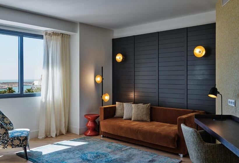 سوییت جونیور با چشم‌انداز دریا, Molina Lario