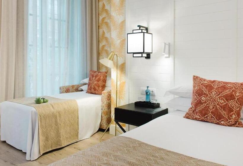 اتاق لوکس سه تخته, Molina Lario