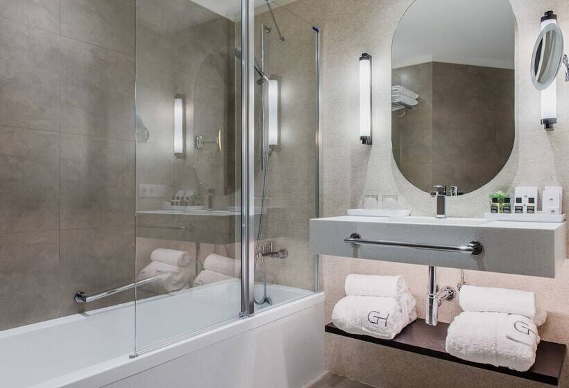 اتاق لوکس, Molina Lario