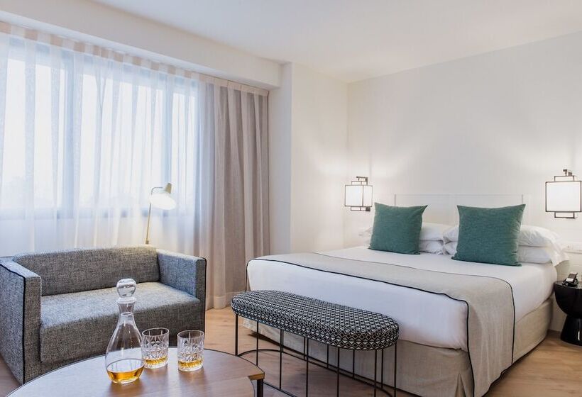 اتاق لوکس, Molina Lario