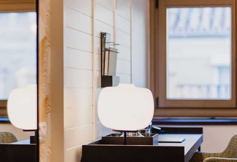 سوییت جونیور, Molina Lario