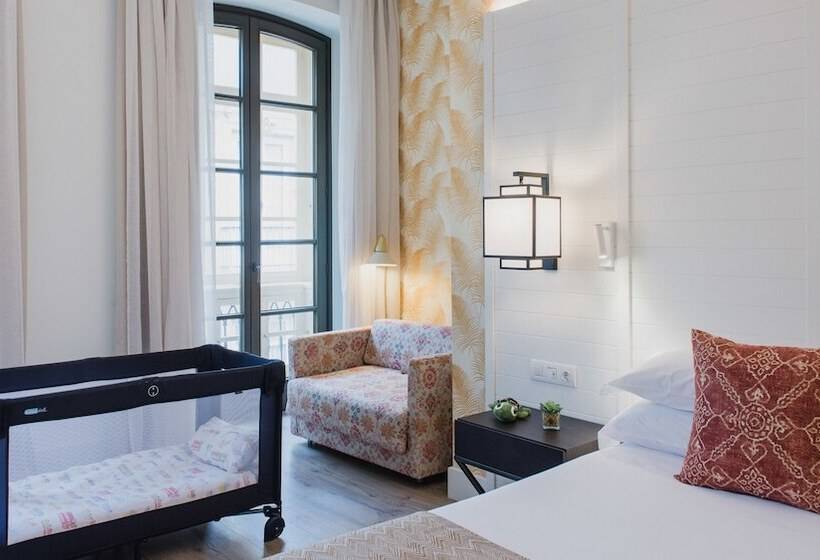 اتاق لوکس, Molina Lario