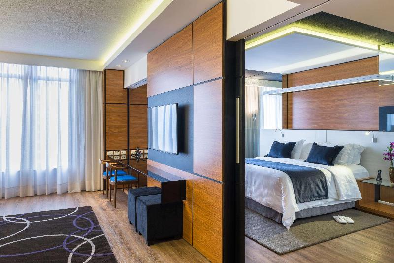 سوییت لوکس, Radisson Hotel Curitiba