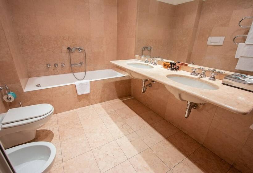 标准三人间, Albergo Le Due Corti