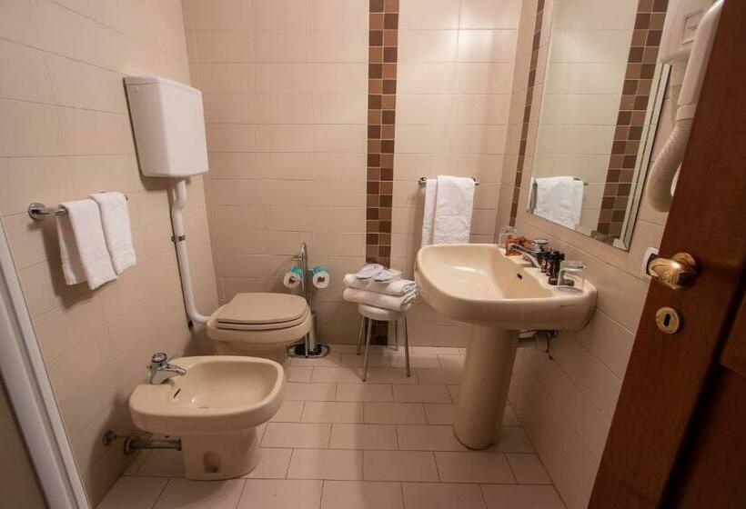 经济房, Albergo Le Due Corti