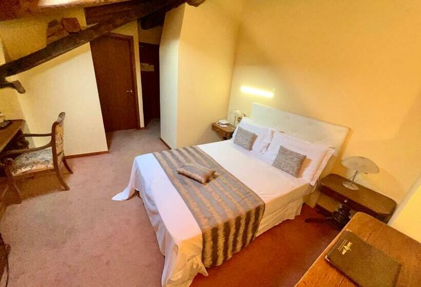 经济房, Albergo Le Due Corti