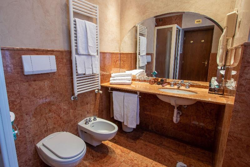 标准三人间, Albergo Le Due Corti