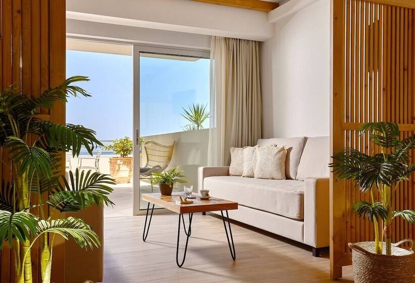 اتاق خانوادگی با چشم‌انداز دریا, Blue Marine Resort And Spa