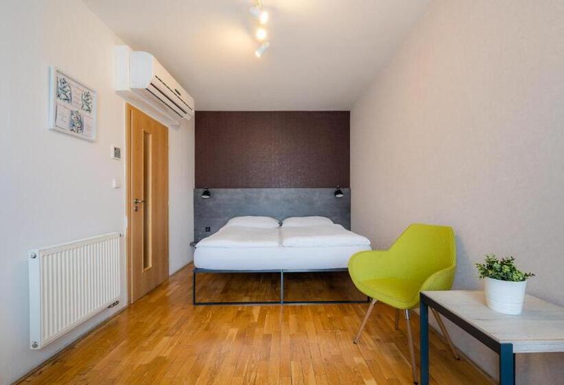 Superior studio with terrace, Ea Aparthotel Melantrich