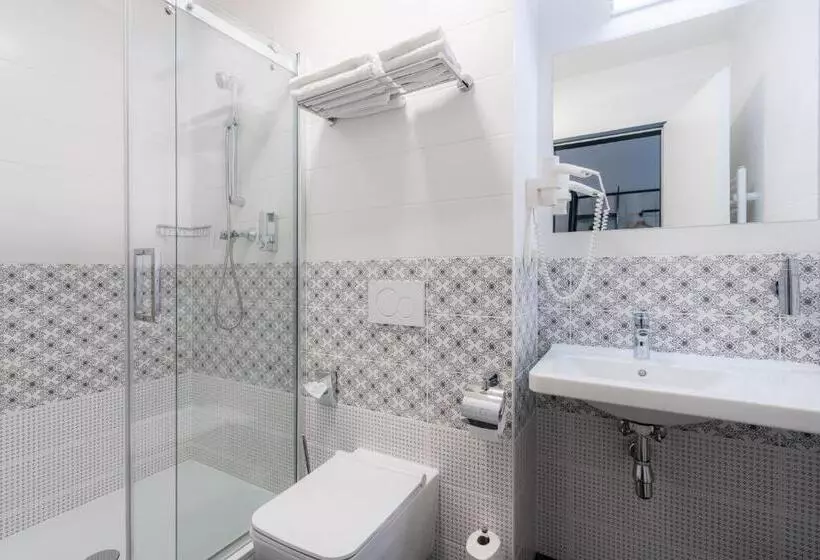 استودیوی سوپریور, Ea Aparthotel Melantrich