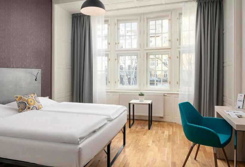 استودیوی سوپریور, Ea Aparthotel Melantrich