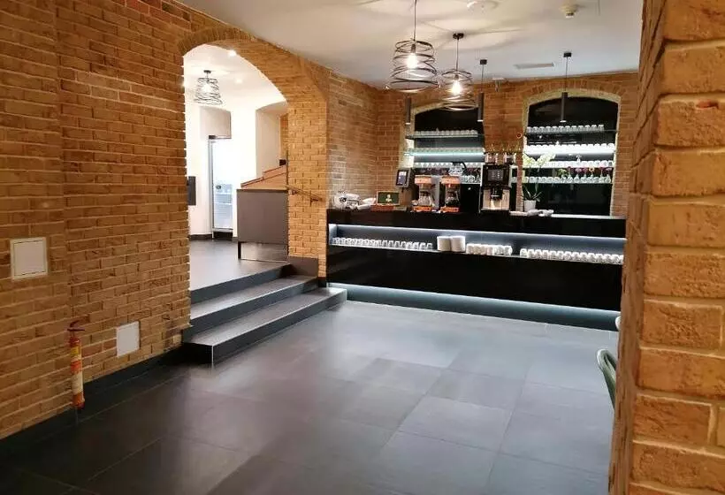 استودیوی استاندارد, Ea Aparthotel Melantrich