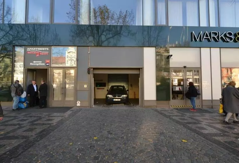 استودیوی استاندارد, Ea Aparthotel Melantrich