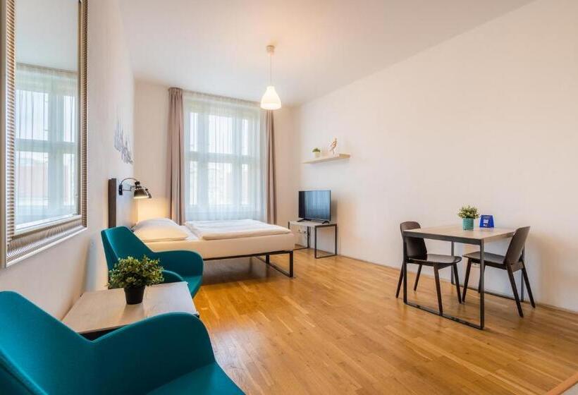 استودیوی استاندارد, Ea Aparthotel Melantrich