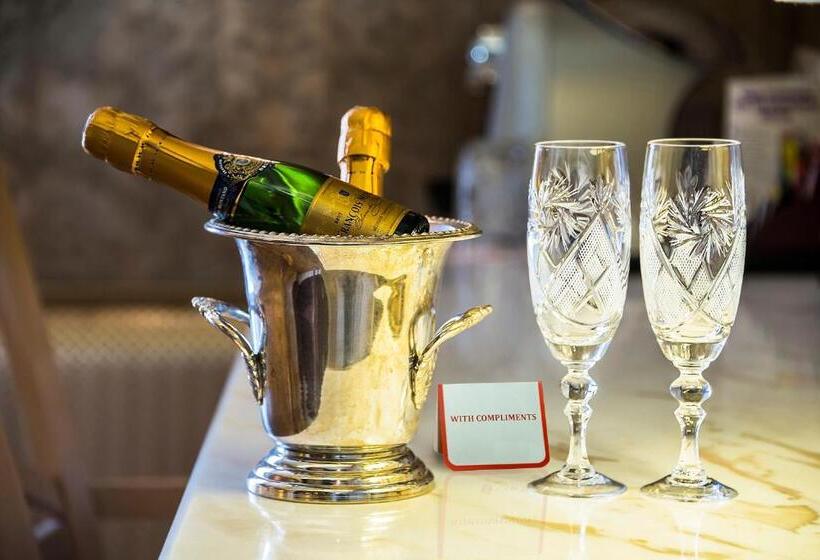 اتاق استاندارد یک نفره, Imperial Hotel & Restaurant