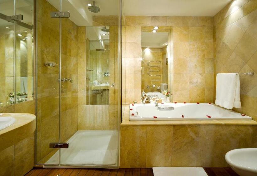 سوئیت رویال, Imperial Hotel & Restaurant