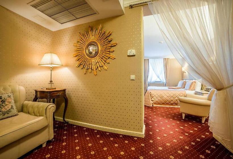 سوییت جونیور, Imperial Hotel & Restaurant