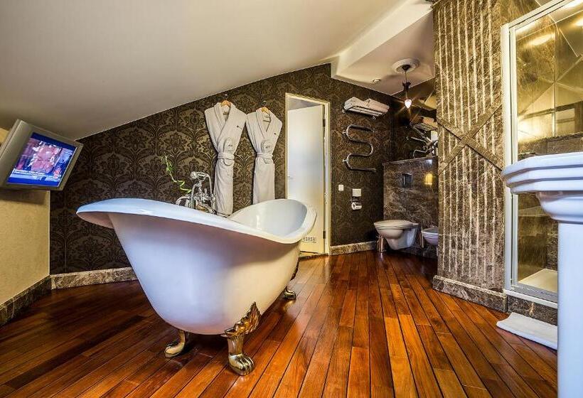 سوییت جونیور, Imperial Hotel & Restaurant