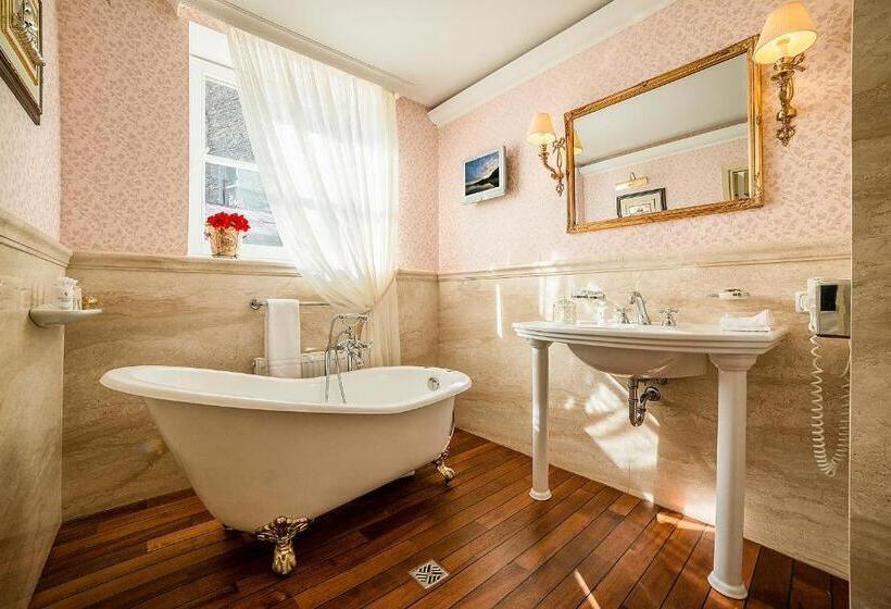 سوییت جونیور, Imperial Hotel & Restaurant