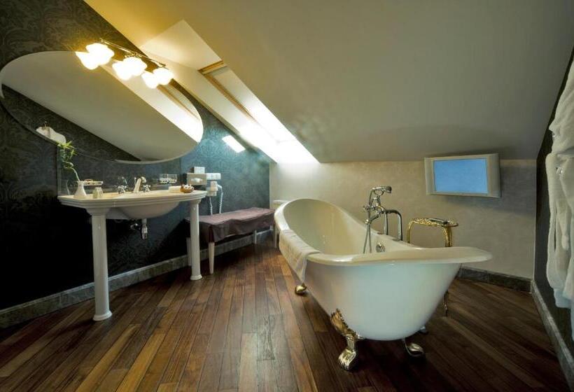 سوییت جونیور, Imperial Hotel & Restaurant