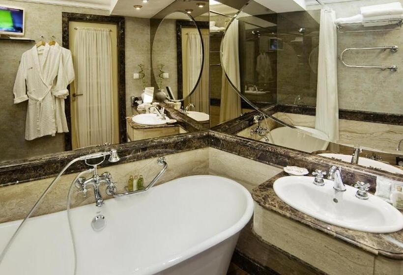 اتاق لوکس, Imperial Hotel & Restaurant