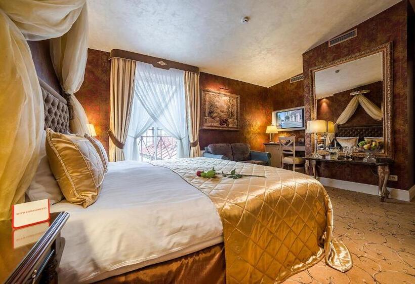 اتاق لوکس, Imperial Hotel & Restaurant