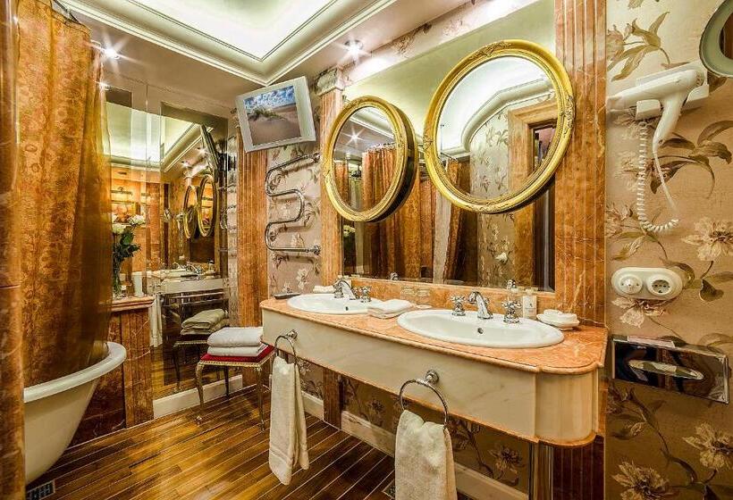 سوییت, Imperial Hotel & Restaurant