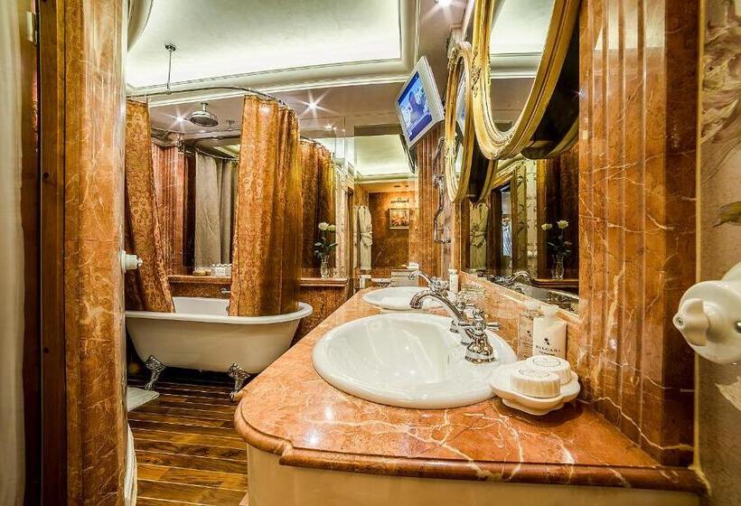 سوییت, Imperial Hotel & Restaurant