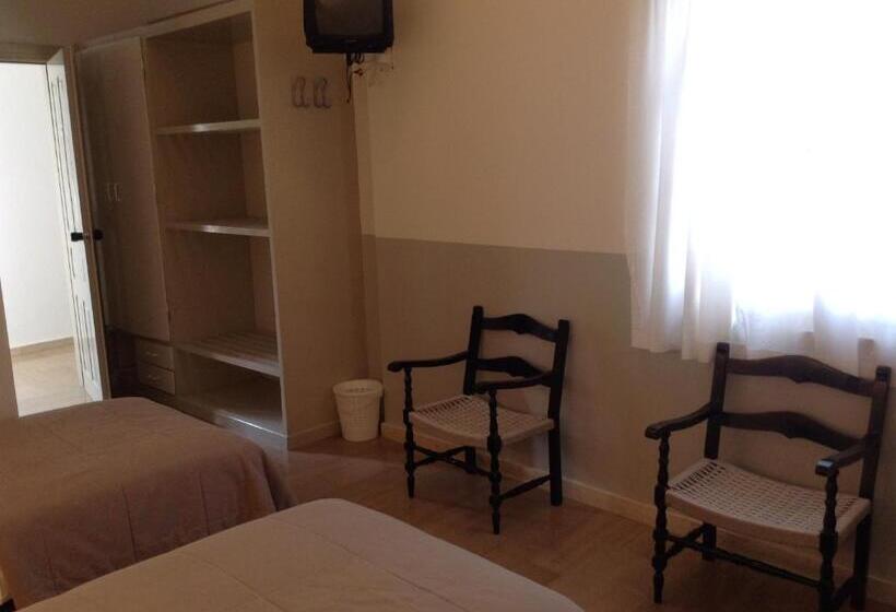 Трехместный Номер Стандарт Interior, Kamari Beach