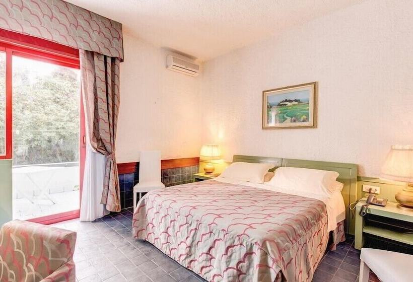 غرفة قياسية, Marina Club