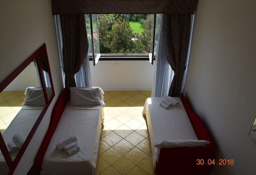 غرفة قياسية, Marina Club