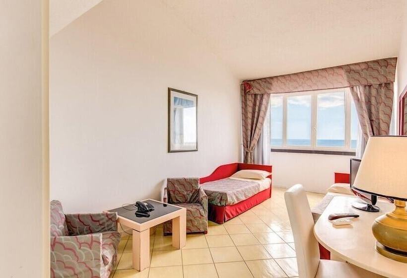 غرفة قياسية, Marina Club