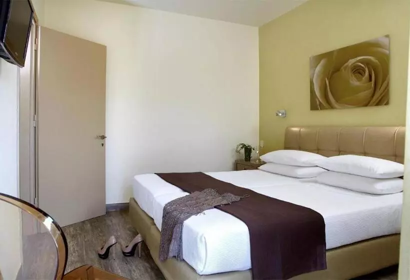 اتاق خانوادگی, Mouikis Hotel Kefalonia