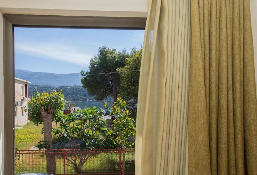 Номер Basic, Mouikis Hotel Kefalonia