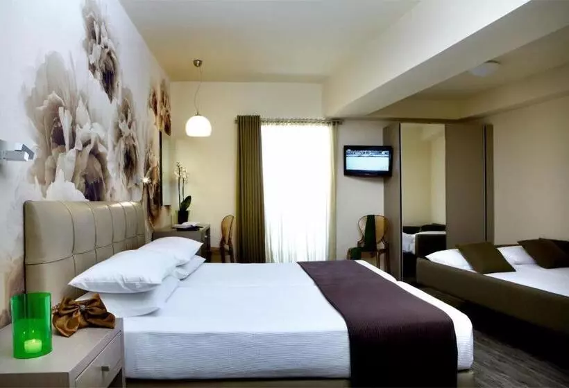 اتاق خانوادگی با چشم‌انداز جانبی دریا, Mouikis Hotel Kefalonia