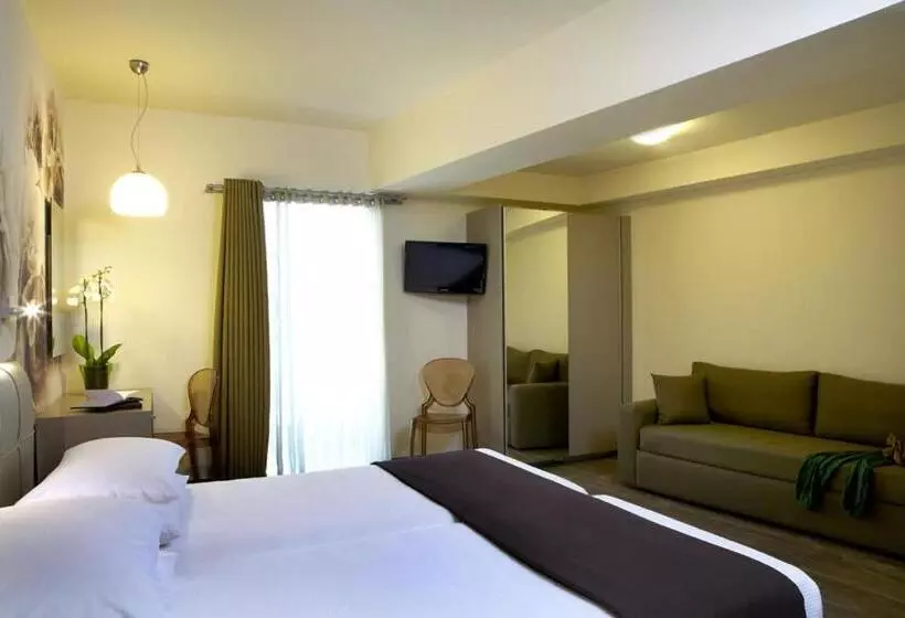 اتاق خانوادگی با چشم‌انداز جانبی دریا, Mouikis Hotel Kefalonia