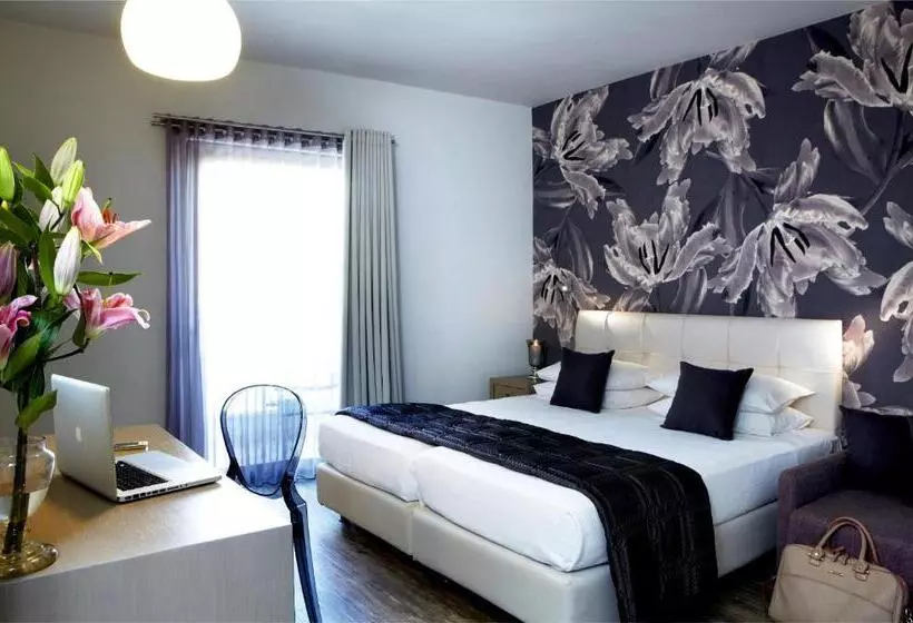 اتاق استاندارد سه نفره با چشم‌انداز کنار دریا, Mouikis Hotel Kefalonia