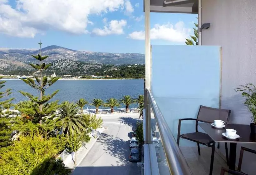 اتاق استاندارد سه نفره با چشم‌انداز کنار دریا, Mouikis Hotel Kefalonia
