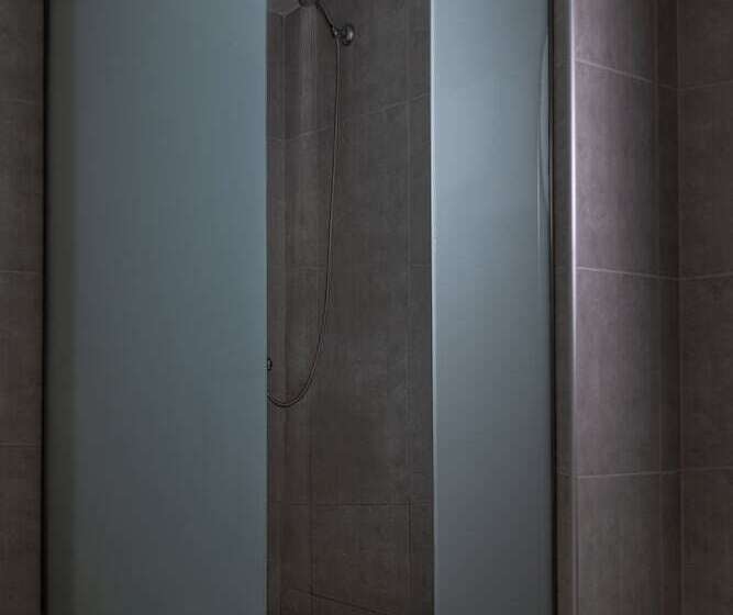 家庭间, Rivari Santorini