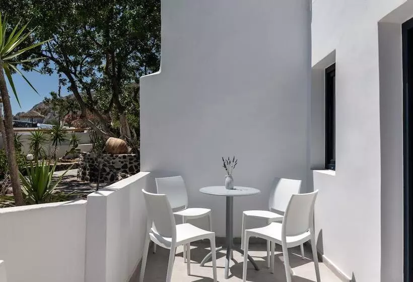 اتاق خانوادگی, Rivari Santorini
