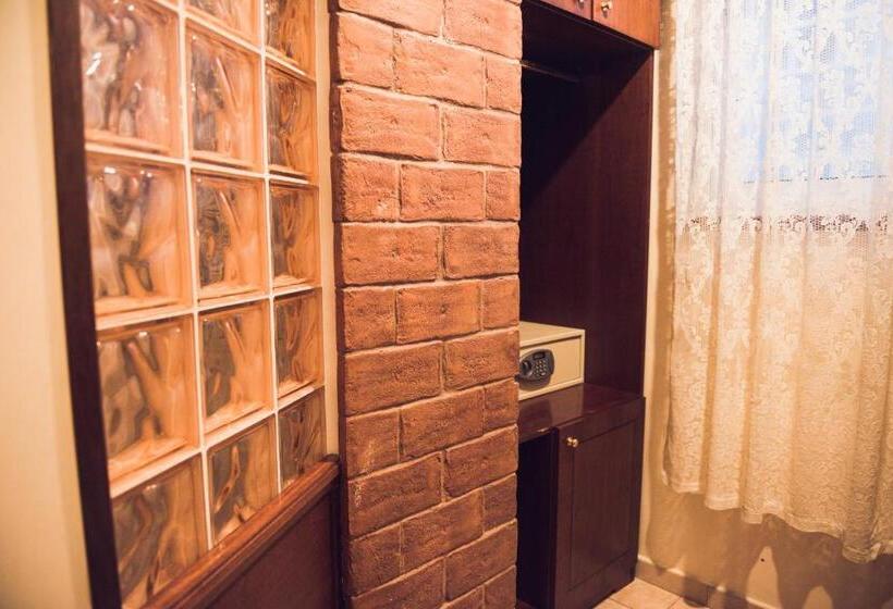 חדר סטנדרט, Robinson