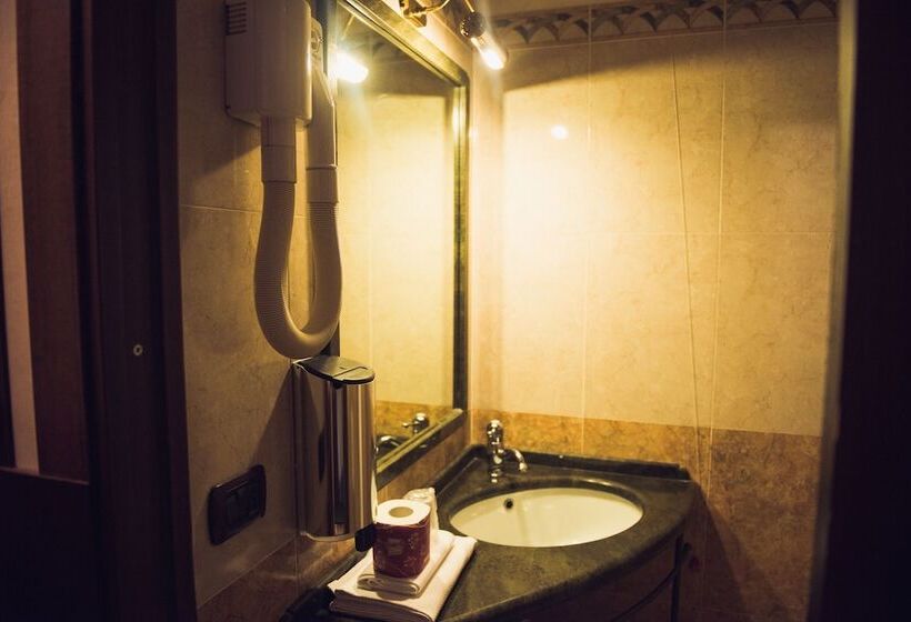 חדר סטנדרט יחיד, Robinson