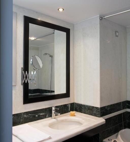 Standard Room with Views, The Majestic